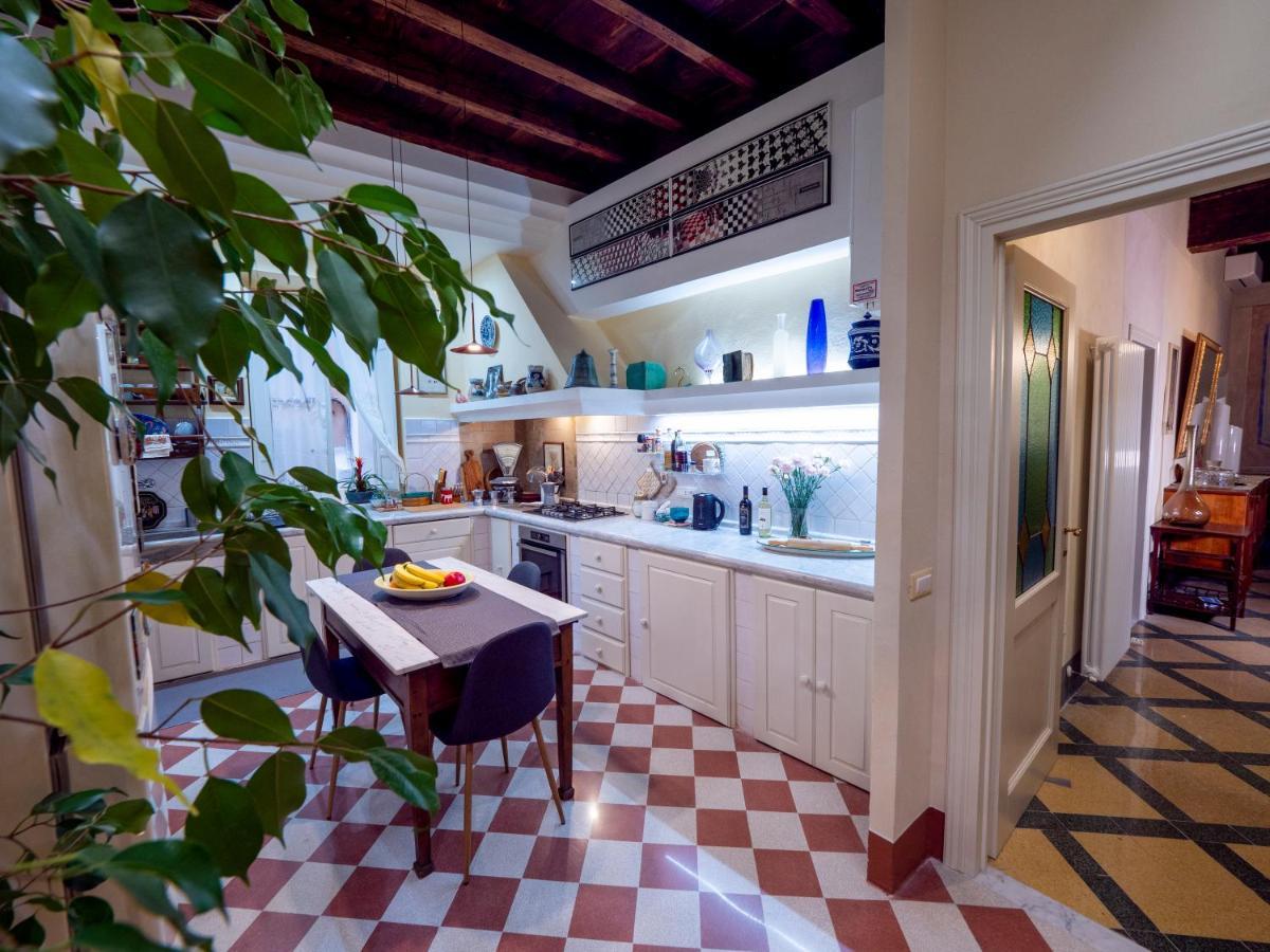 Luxury - Elegante Appartamento Nel Cuore Di Лукка Экстерьер фото
