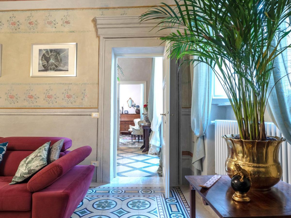 Luxury - Elegante Appartamento Nel Cuore Di Лукка Экстерьер фото