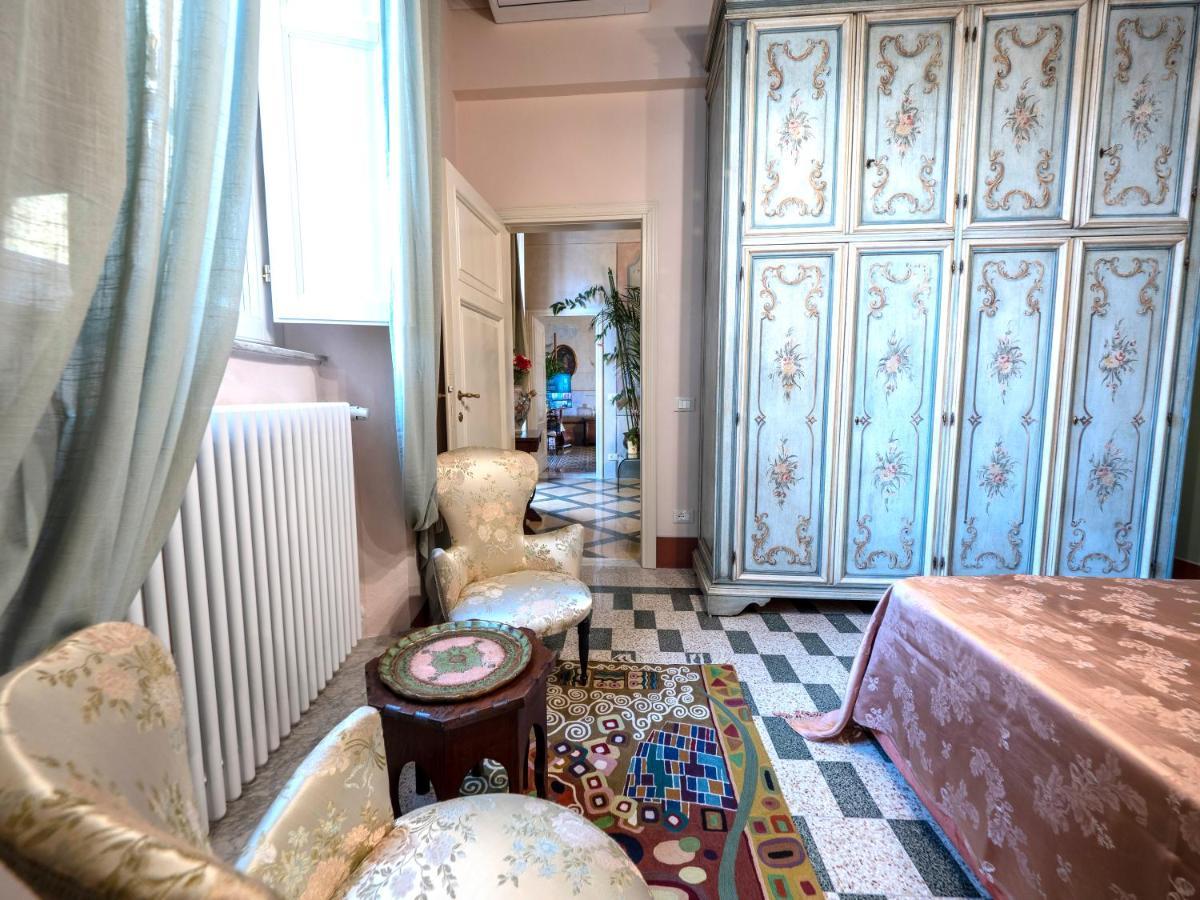 Luxury - Elegante Appartamento Nel Cuore Di Лукка Экстерьер фото